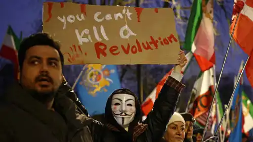 مظاهرة أمام سفارة طهران بلندن دعما للاحتجاجات