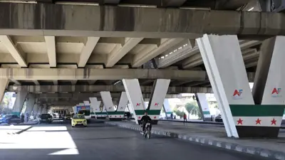 الأعلام السورية في أحد شوارع دمشق