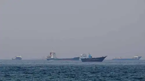 سفن وقوارب في مضيق هرمز