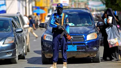 أحد أفراد الشرطة اليمنية