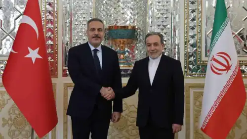 عراقجي وفيدان خلال لقائهما في طهران