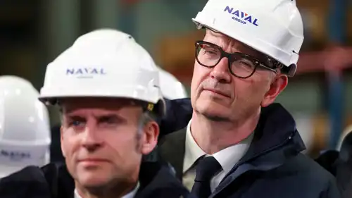 إيمانويل ماكرون ووزير المالية الفرنسي رولان ليسكور