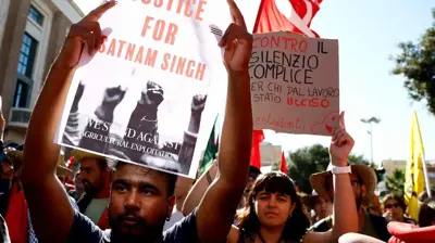 احتجاجات للمطالبة بتحسين أوضاع العمال الأجانب