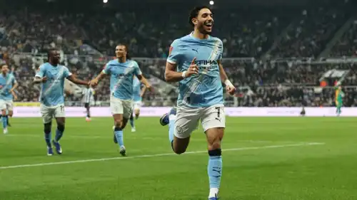 عمر مرموش نجم مانشستر سيتي 