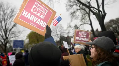 طلاب يحتجون ضد الضغط الحكومي على هارفارد
