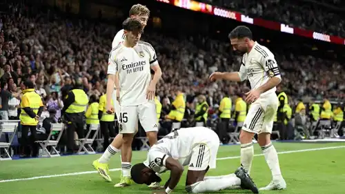 احتفال أنطونيو روديغر لاعب ريال مدريد بهدفه في مباراة إلتشي