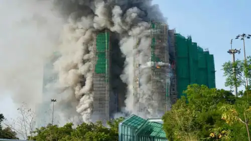 حريق يلتهم مبنى سكنيا في هونغ كونغ