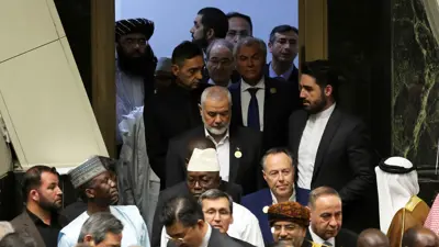 إسماعيل هنية أثناء دخوله البرلمان الإيراني