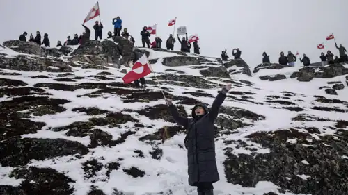 مواطنون في غرينلاند يحتجون على رغبة ترامب في ضم بلادهم