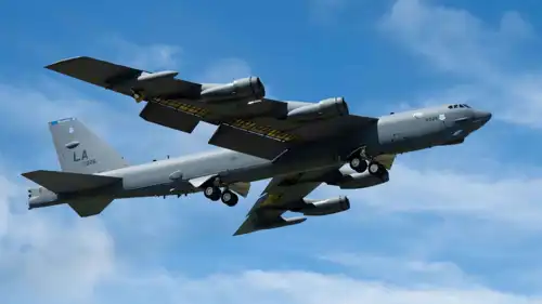 القاذفة الأمريكية B-52J 
