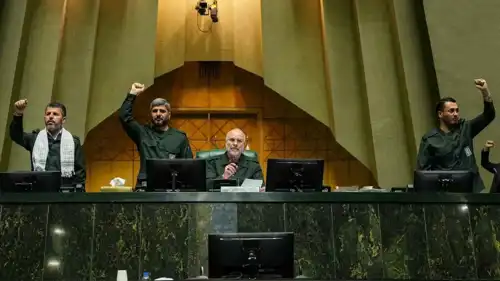 قاليباف في البرلمان وسط هتافات أنصار "الحرس الثوري"