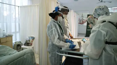 عاملون في مستشفى بجنوب أفريقيا