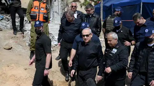 بنيامين نتنياهو يتفقد مواقع استهدفتها إيران في إسرائيل