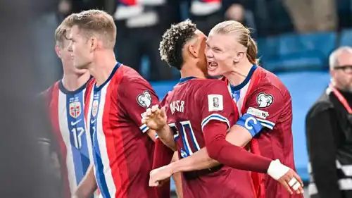 احتفال إيرلينغ هالاند في مباراة النرويج وإسرائيل