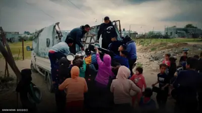 غزة تحرق أثاثها للطبخ