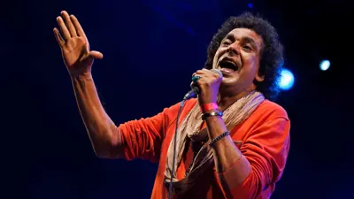 الفنان المصري محمد منير 