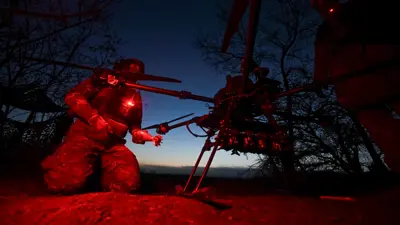 قوات أوكرانية تجهز مسيرات