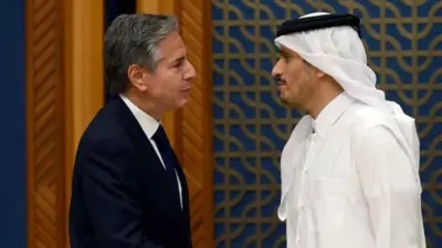 وزير الخارجية الأمريكي في لقاء سابق مع رئيس الوزراء القطري