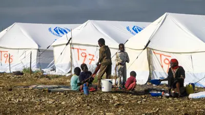 نازحون سودانيون في مخيم تديره مفوضية اللاجئين