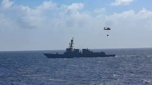 مدمرة صاروخية أمريكية في البحر الكاريبي