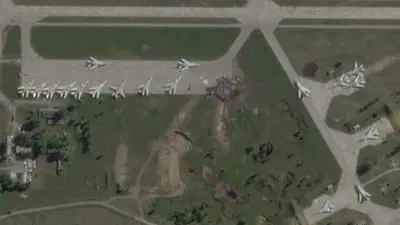 طائرات في قاعدة جوية روسية بعد الهجوم الأوكراني