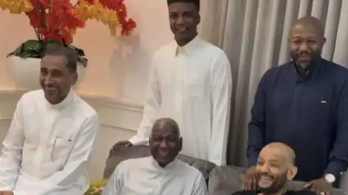 أساطير الكرة السعودية في زيارة لمحمد عبد الجواد