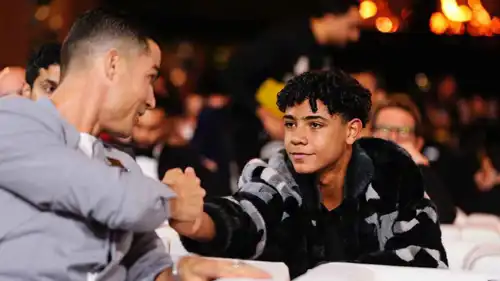 كريستيانو جونيور ووالده كريستيانو رونالدو