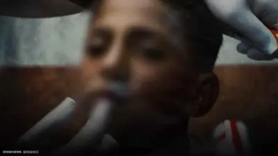 طفل يُعذّب بوحشية