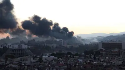 دخان يتصاعد في دمشق