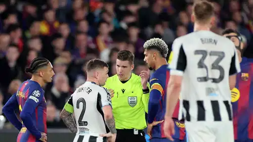 فرانسوا ليتكسير حكم مباراة برشلونة ونيوكاسل