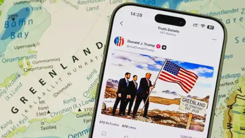 منشورًا لترامب على منصة "تروث سوشيال" يرفع العلم على غرينلاند