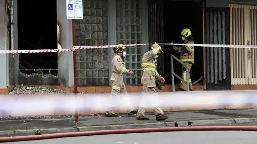 رجال الإطفاء أمام كنيس يهودي في ملبورن