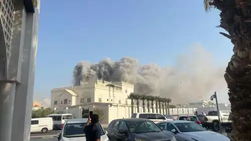 الدخان يتصاعد جراء الغارات الإسرائيلية على الدوحة