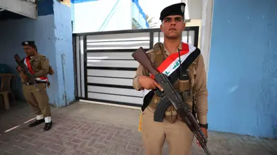 رجلا أمن عراقيان