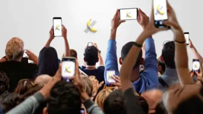 موزة الحائط الشهيرة