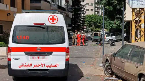 سيارة تابعة للصليب الأحمر اللبناني