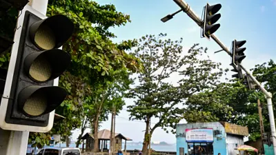 انقطاع التيار عن إشارات المرور في أحد شوارع سريلانكا