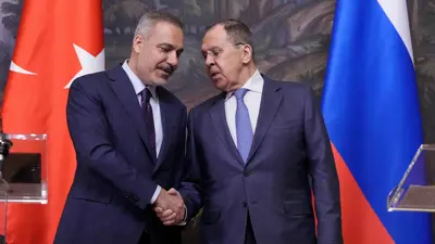 سيرغي لافروف وهاكان فيدان خلال المؤتمر الصحفي