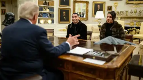 رونالدو وجورجينا يجلسان أمام ترامب