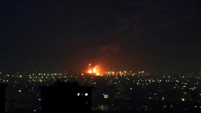 دخان إثر قصف إسرائيلي سابق على إيران