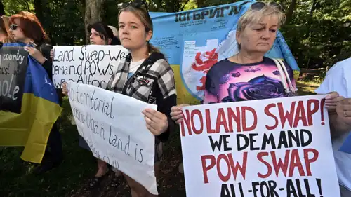 شعارات ضد تبادل الأراضي أمام السفارة الأمريكية في كييف