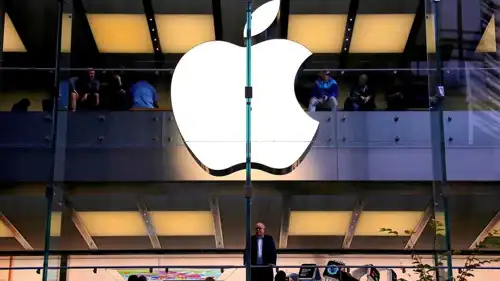 شعار "آيفون" على أحد مباني الشركة.