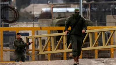 جنود إسرائيليون بالقرب من معبر القنيطرة