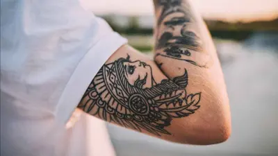 وشم على اليد