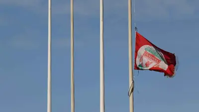 تنكيس علم ليفربول بعد وفاة غوتا
