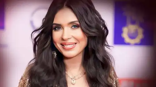 الراقصة دينا