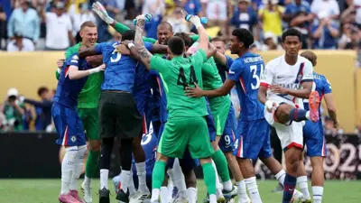 احتفال لاعبي تشيلسي الإنجليزي