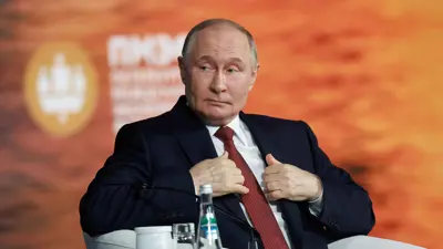  فلاديمير بوتن خلال جلسة لمنتدى سانت بطرسبرغ 