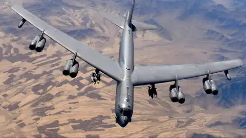 القاذفة الأمريكية "بي 52"