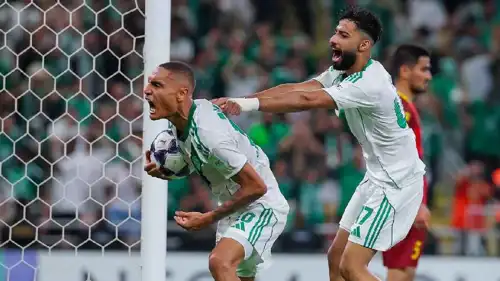 احتفال إنزو ميلوت لاعب الأهلي السعودي